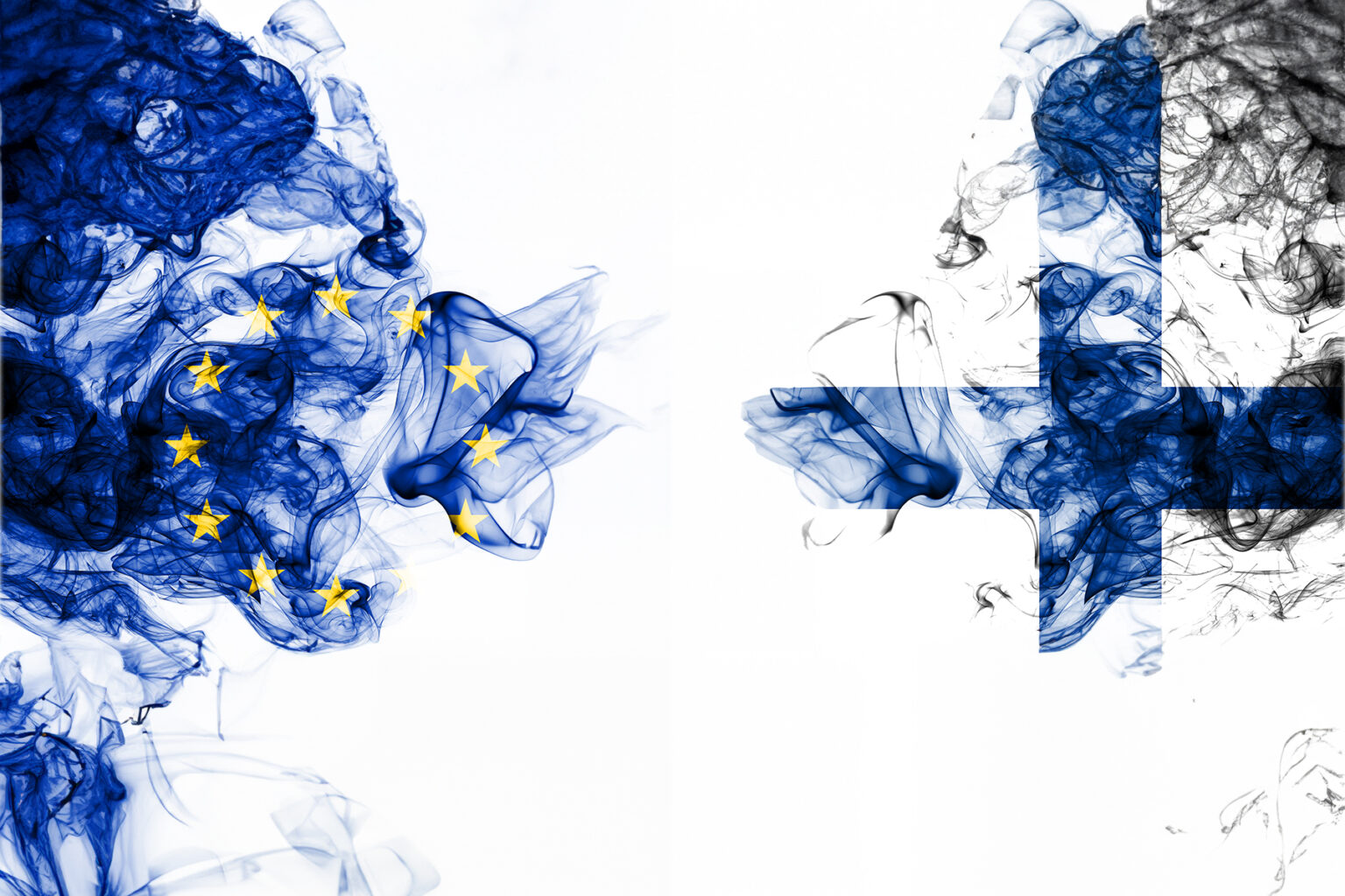 Suomen ja EU:n liput kuvailtuna abstraktisti savuna ilmassa